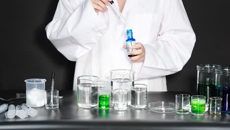 experimento científico con líquidos de colores