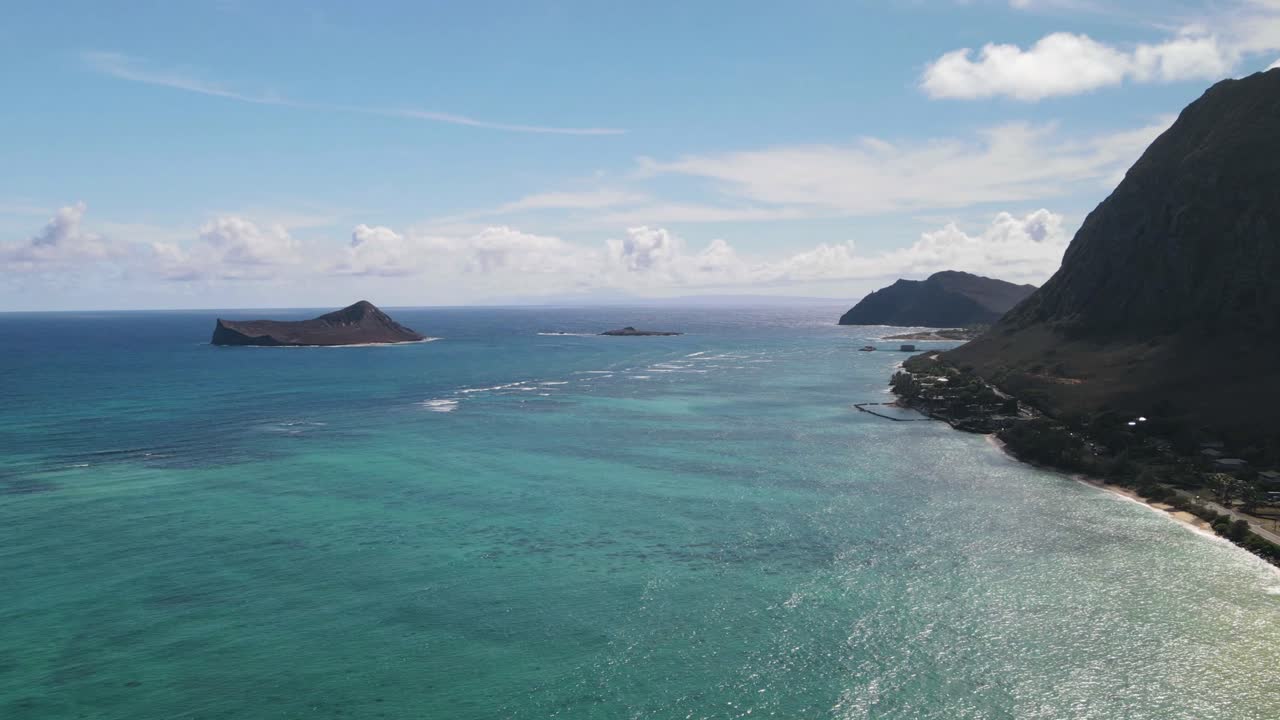 하와이의 파도와 암초가 있는 토끼 섬의 하이퍼랩스 타임랩스 공중 전망