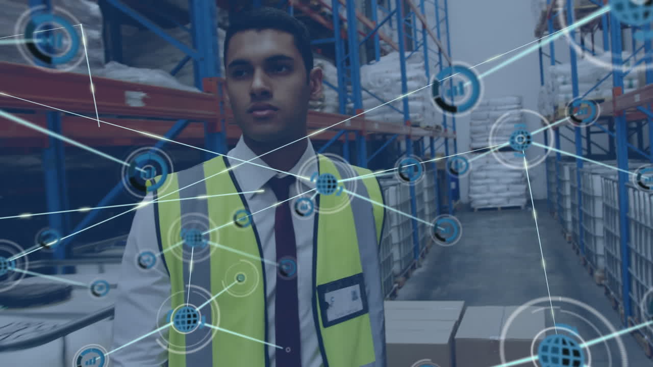 animación de una red de iconos digitales sobre un trabajador masculino biracial tirando de una paleta en un almacén.