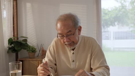 elderly man eating lunch at home