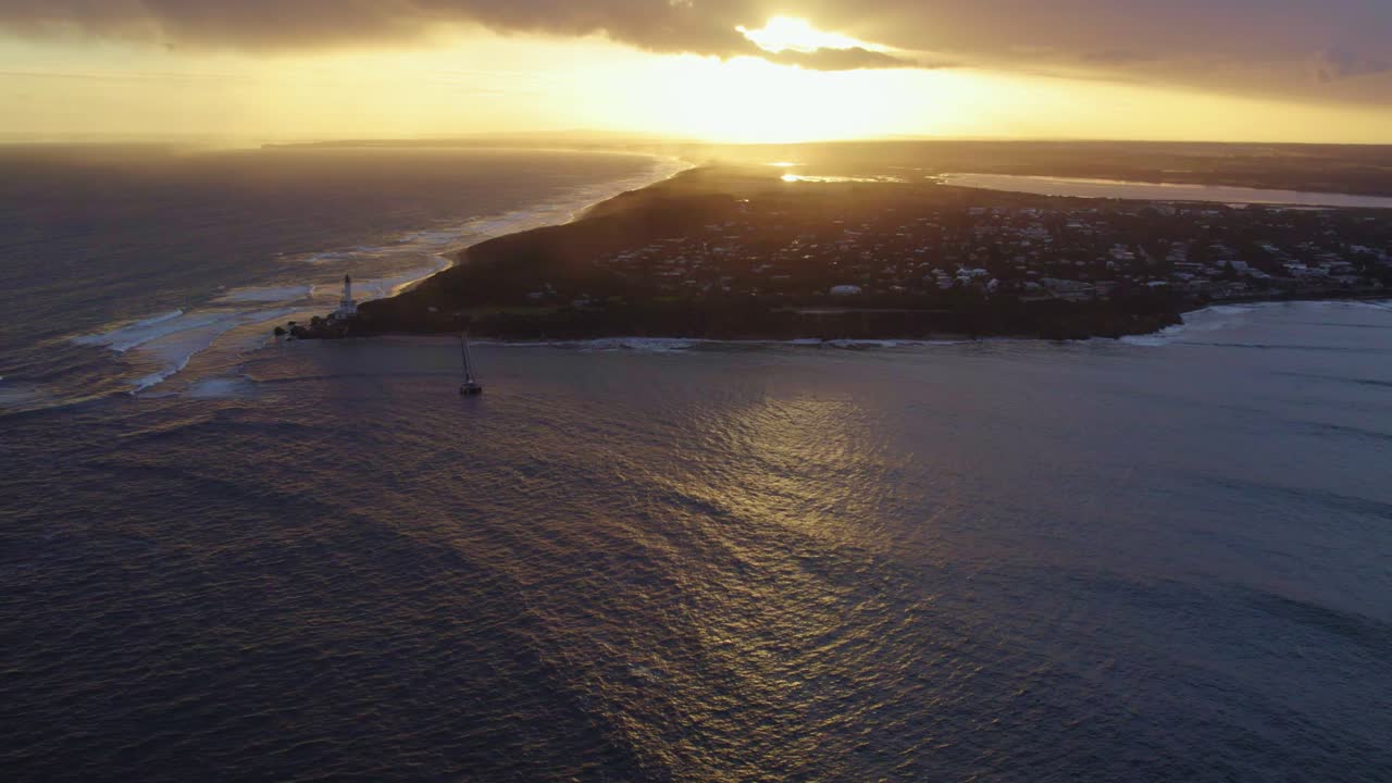 vista aérea en alta mar de point londsdale al atardecer