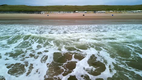 Panoramablick,-Sanddünen,-Bungalows-Am-Strand-Und-Blick-Auf-Die-Nordsee