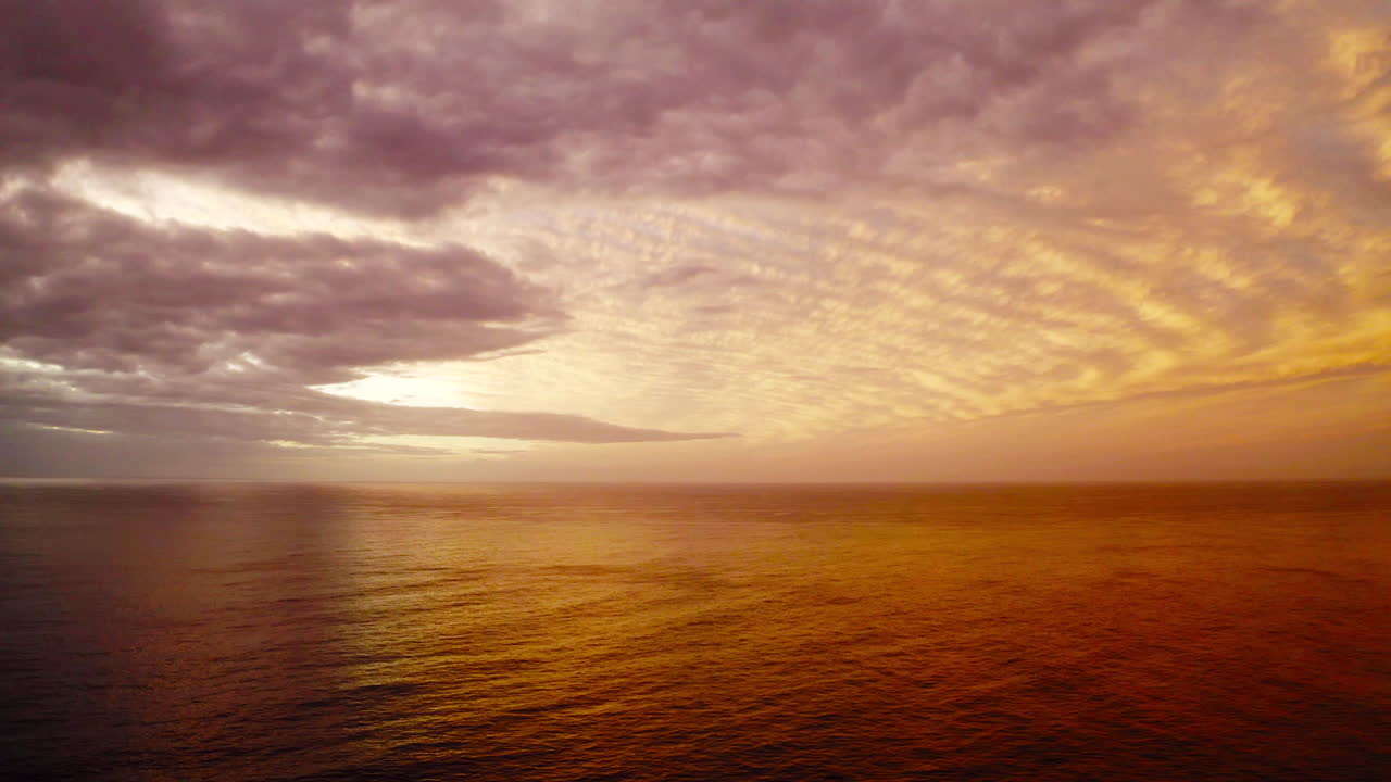 여기 모든 것이 평온합니다.