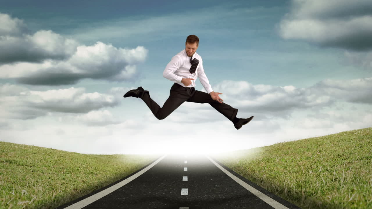 hombre de negocios saltando y abriendo las piernas