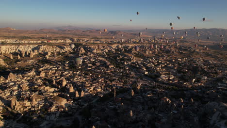 Globos-Aerostáticos-Sobre-Goreme,-Capadocia,-Turquía