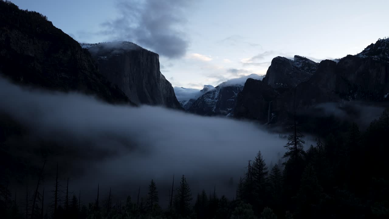 el amanecer en el parque nacional de yosemite