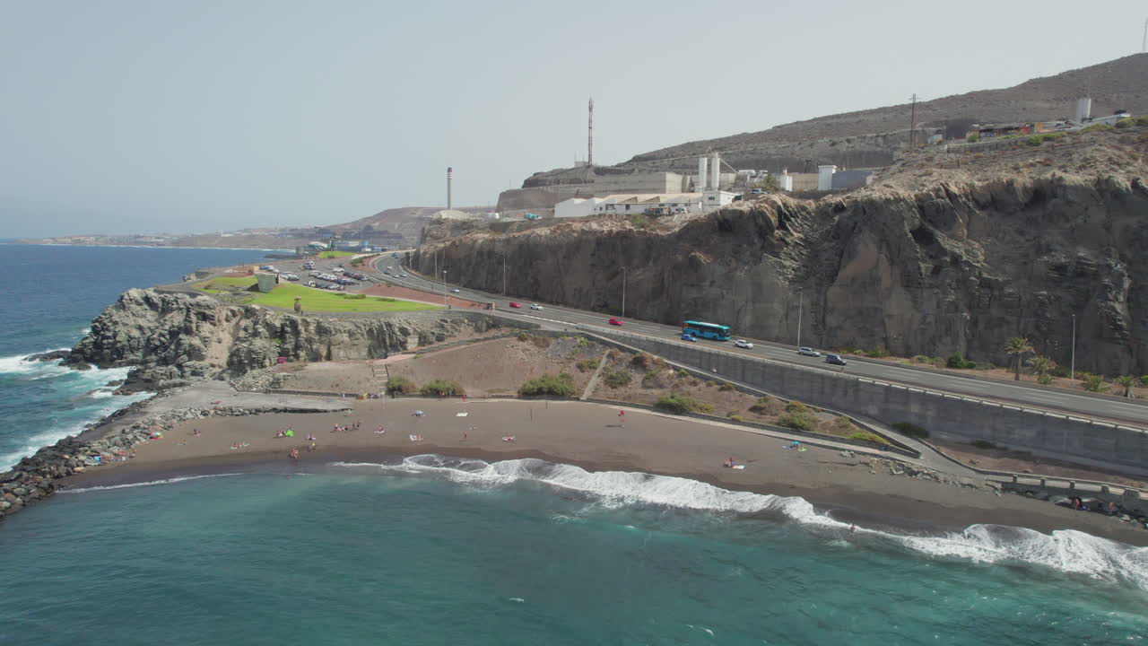 imágenes diurnas de drones de la playa de la laja en las palmas, gran canaria, durante la primavera