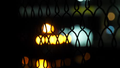vista bokeh a través de una valla grande