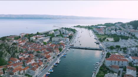 A-gentle-arcing-shot-around-the-mouth-of-the-Cetina-river-in-Omis,-Croatia-on-a-bright-day