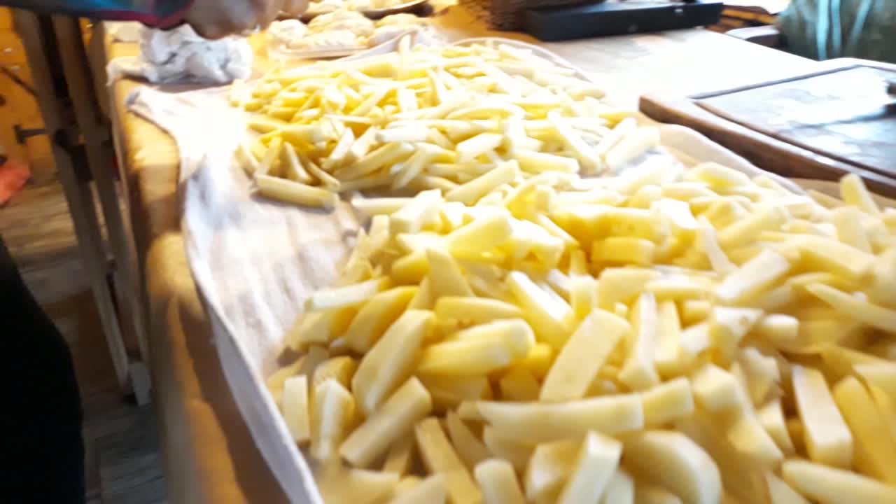 Papas fritas con la familia