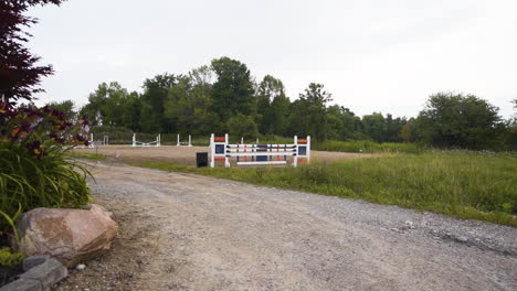 Postes-De-Salto-De-Caballos-En-Una-Granja