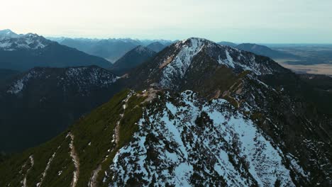 Pico-épico-De-La-Cima-De-La-Montaña-Herzogstand