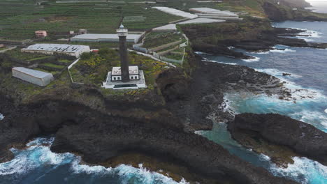 Luftaufnahmen-Auf-La-Palma:-Leuchtturm-Von-Punta-Cumplida-Und-Wildes-Meer