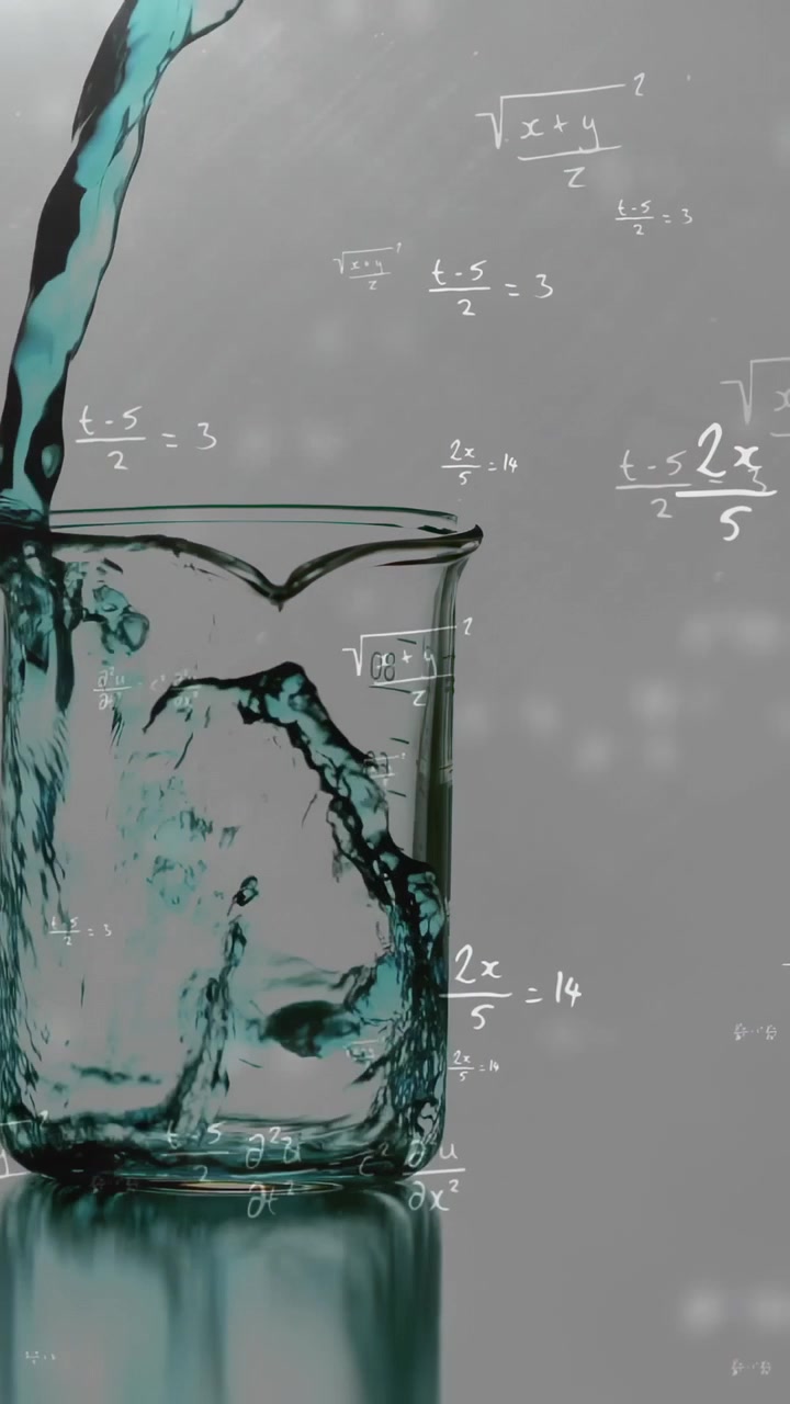 Vídeo vertical: Fluxo turquesa entrando no canto superior esquerdo, despejando em um béquer transparente, mostrando turbulência.