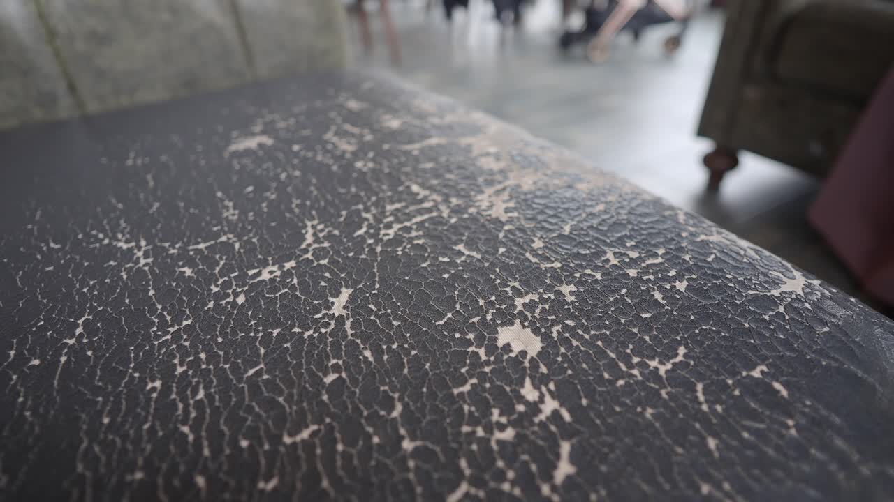 고대 의자 에 은 가죽 의 근접