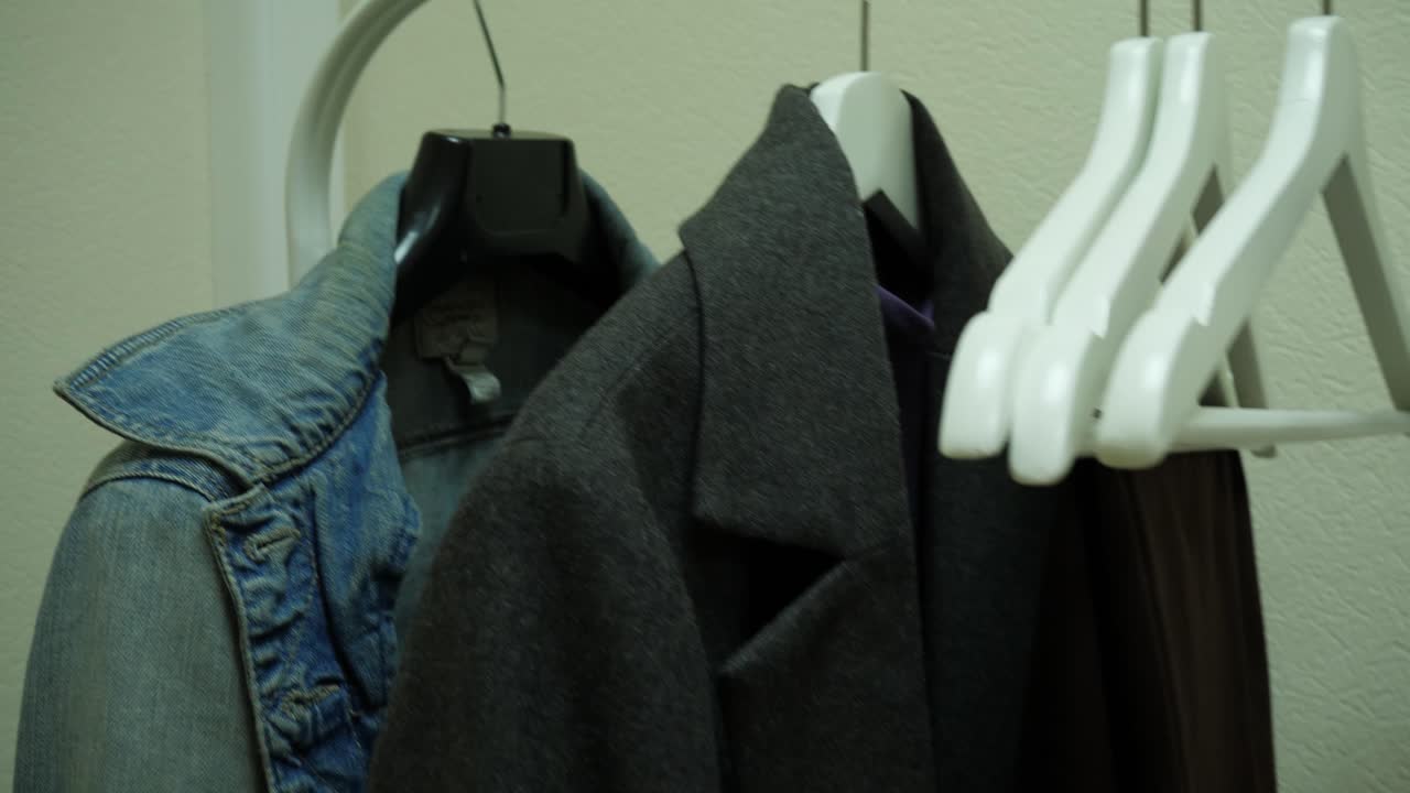 옷과 함께 옷걸이