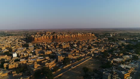 Luftdrohne-360°-Panoramaaufnahmen-Von-Jaisalmer-City-Bei-Tag---Full-HD