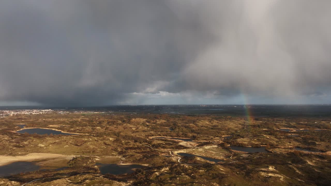 네덜란드 모래 언덕 위의 무지개