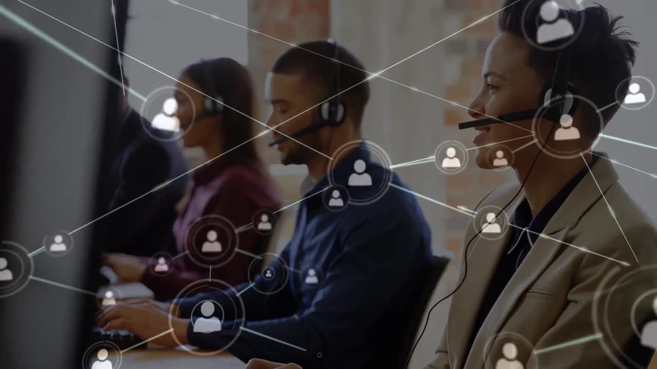 Animación de una red de conexiones sobre gente de negocios con auriculares telefónicos