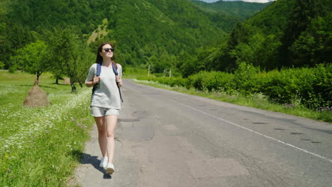 Young-Couple-Hitchhiking-4K-Video