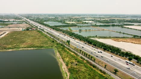 Bewegung-Von-Auto-Und-LKW-Auf-Der-Autobahn-In-Bangkok,-Thailand