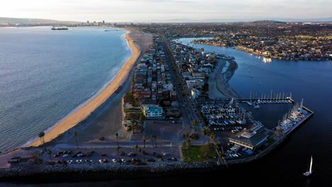 volando sobre el parque y la bahía de alamitos aterrizando hacia la costa de belmont