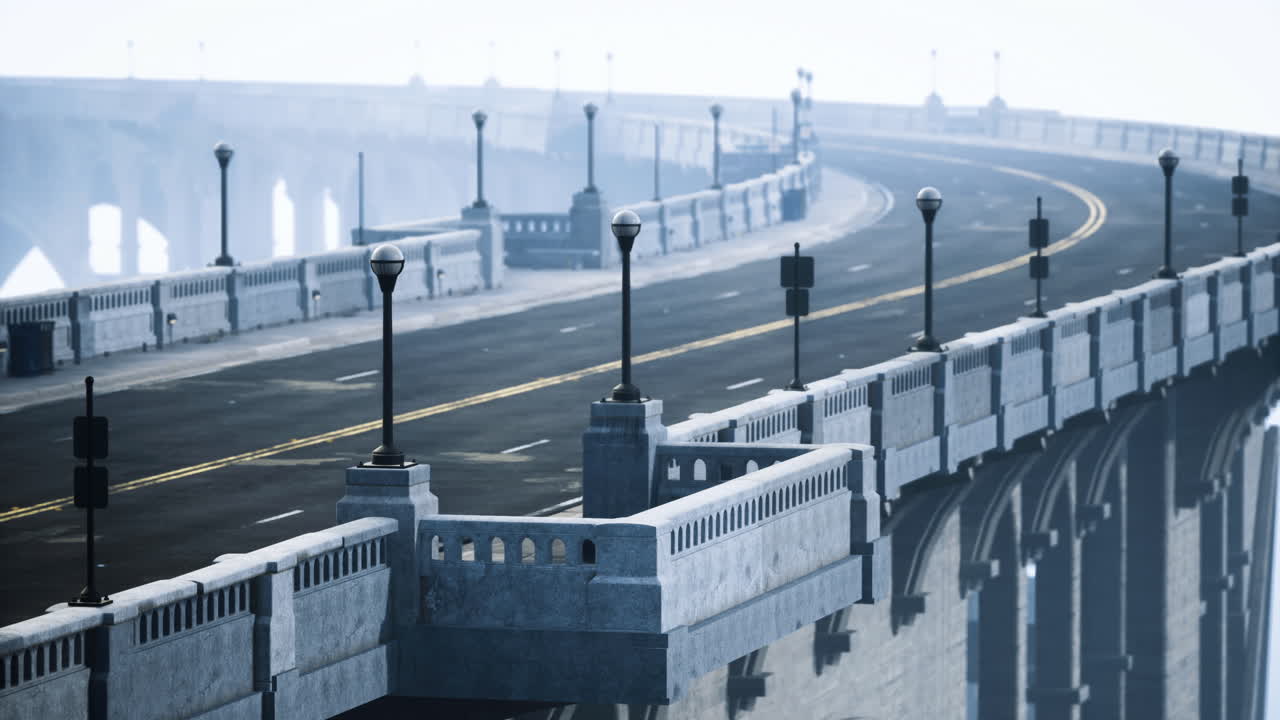 안개 가득한 날씨 에 거리 램프 를 탑재 한 곡선 다리