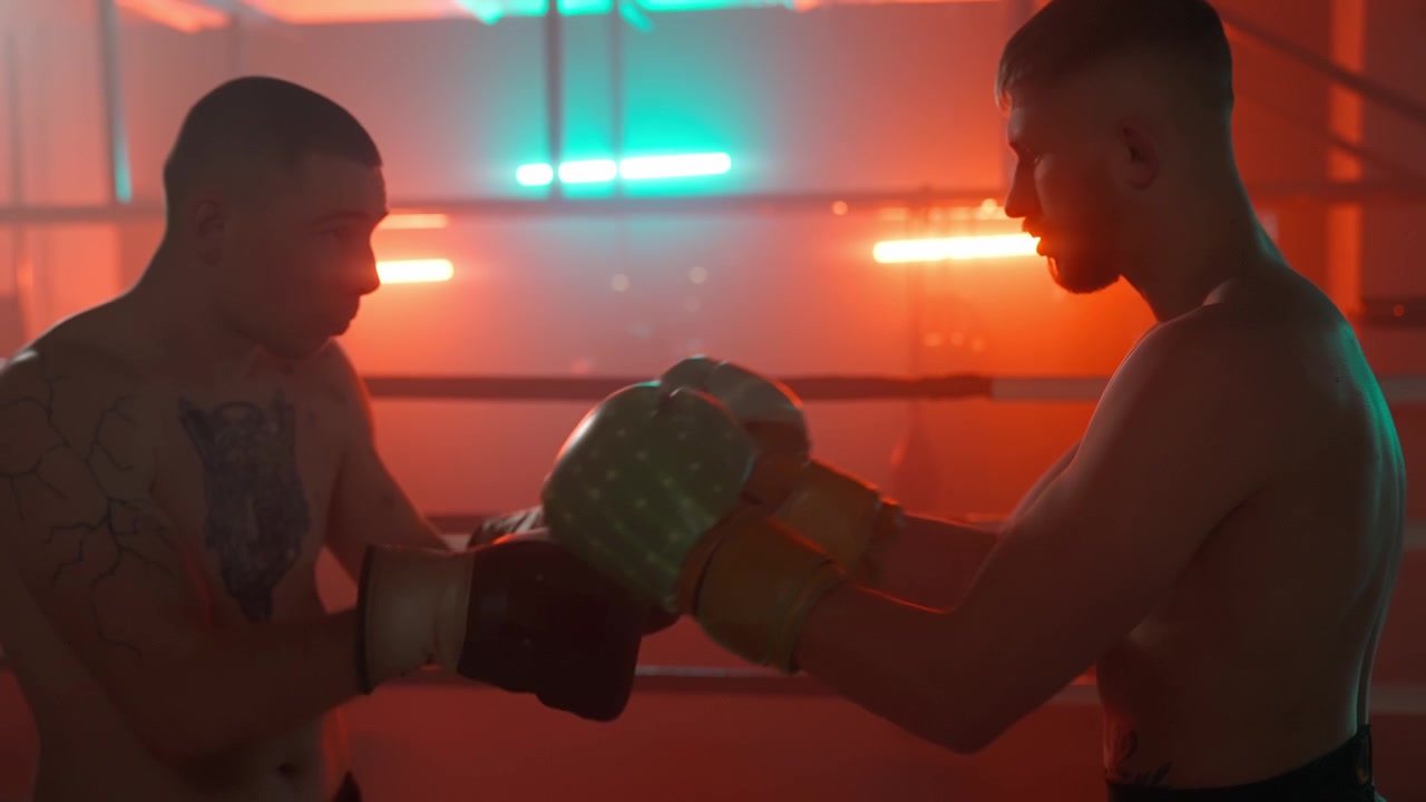 Due pugili uomini che si allenano in un ring da boxe illuminato al neon