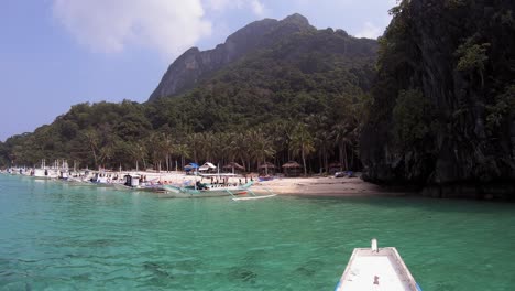 Playa-De-Siete-Comandos,-Aterrizar-En-La-Playa,-El-Nido