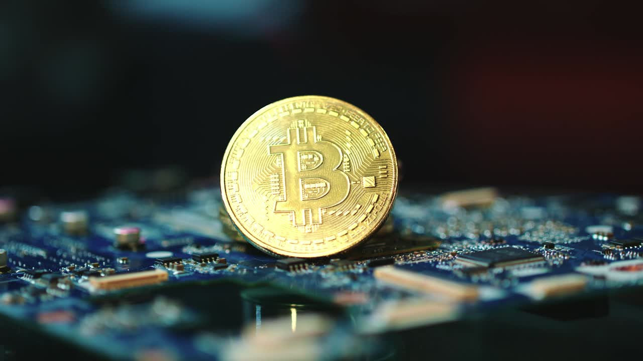 negocio moderno de minería de bitcoin. bitcoins en placa de circuito. tecnología blockchain