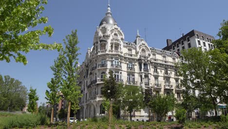 edificio antiguo de madrid, capital de españa, ubicado en la nueva plaza de españa