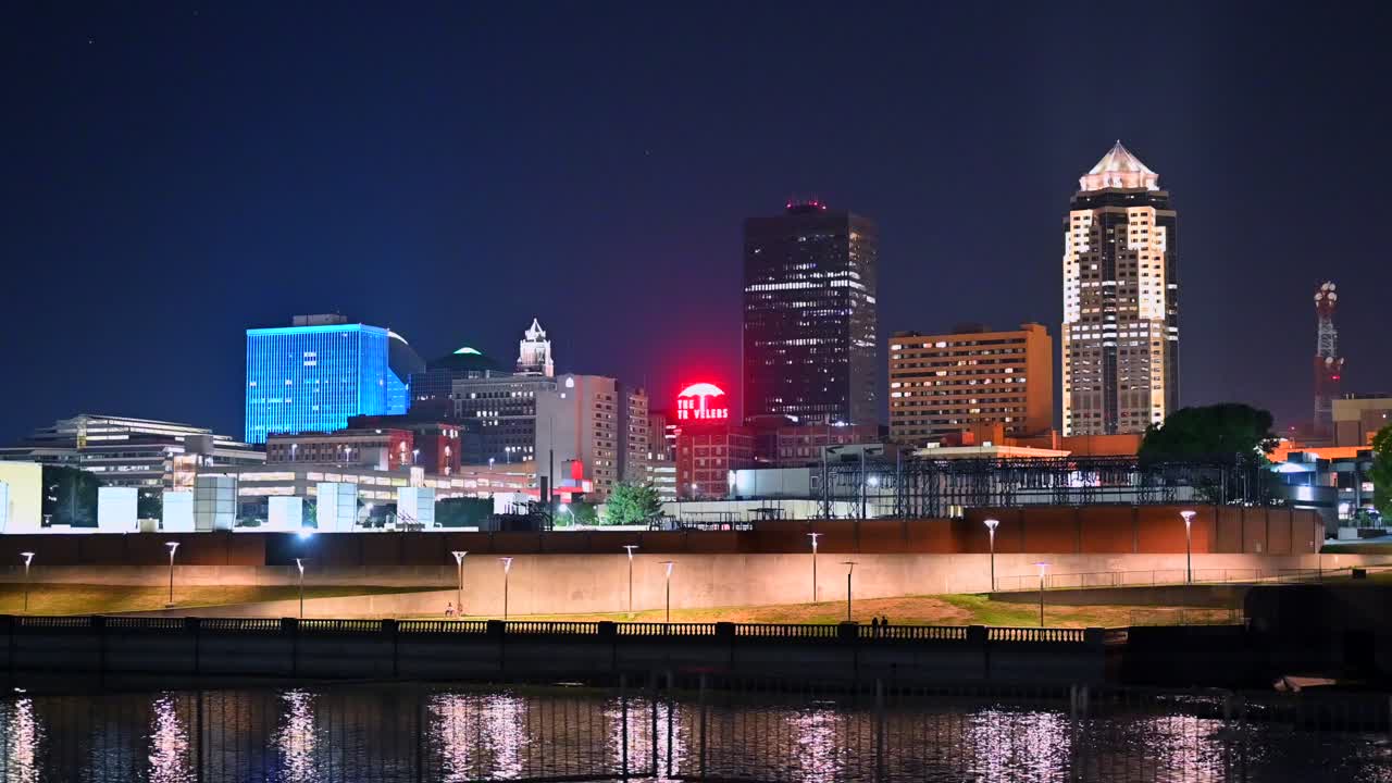 Downtown Des Moines Iowa night view