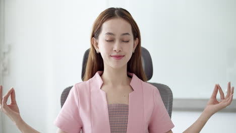 a dedicated office worker meditates each morning before starting computer tasks, enhancing focus, productivity, and efficiency throughout her workday.