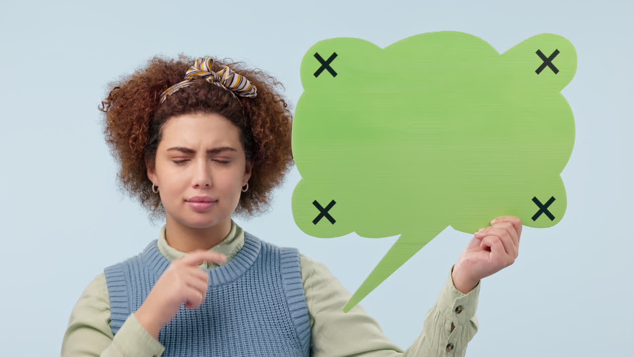 mujer, pensamiento y habla burbuja con idea