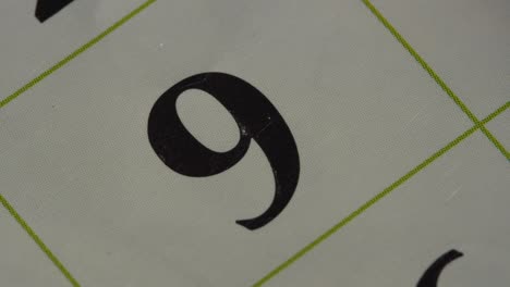 marcar la fecha en el calendario con un marcador rojo