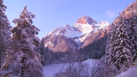 A-beautiful-early-morning-scene-in-the-Swiss-Alps