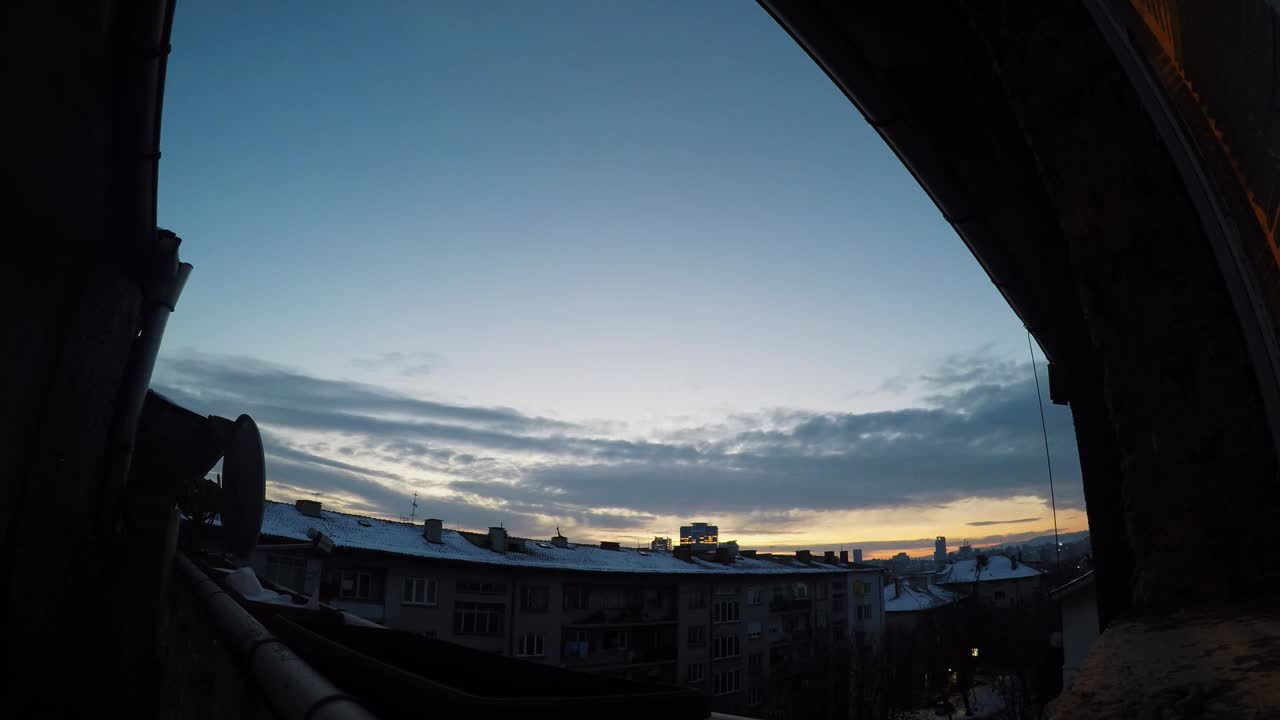 Un timelapse dell'alba ripreso a Sofia, Bulgaria.