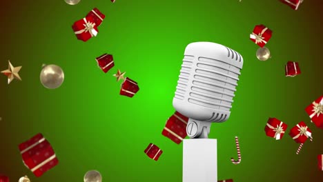 Animation-Eines-Vintage-Mikrofons-Mit-Weihnachtsgeschenken,-Die-Auf-Grünen-Hintergrund-Fallen