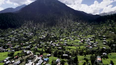 Pueblo-De-Neelum-Del-Valle-De-Neelum,-Lugar-Más-Visitado-En-El-Valle-De-Neelum-Y-Punto-De-Vista-De-Loc-Keran