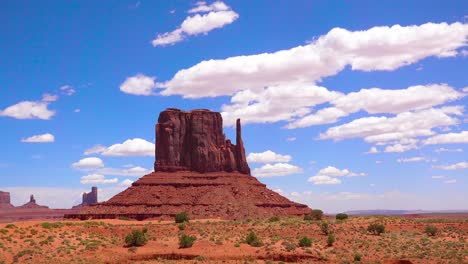 schöne zeitrafferaufnahme von monument valley utah 1