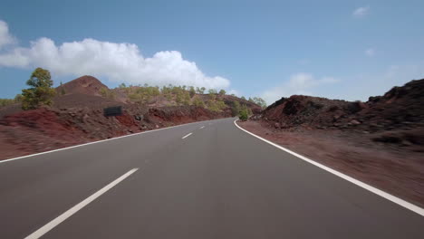 Autofahren-Mit-Angebauter-Action-Cam-Im-Teide-Nationalpark-Auf-Teneriffa