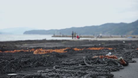 Redes-De-Pesca-En-El-Muelle-En-El-Pueblo-Pesquero-De-Ine-cho,-Kyoto-Japón