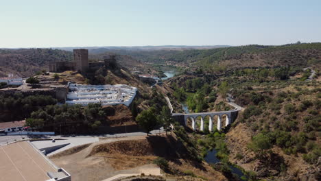 castillo y puente de mertola desde ermida de nossa senhora das neves en portugal