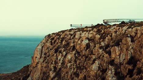 mirador de los acantilados de santa pola - con vistas al agua