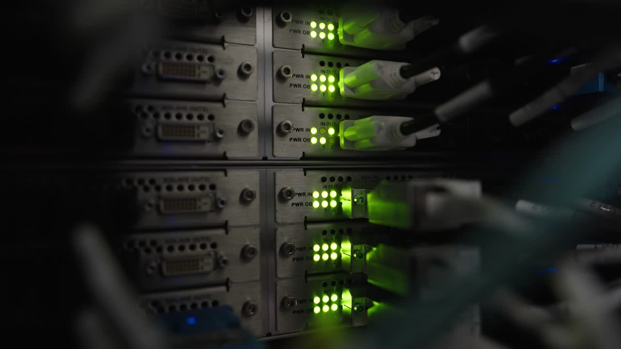 vista de cerca del servidor de datos informáticos del hospital francés