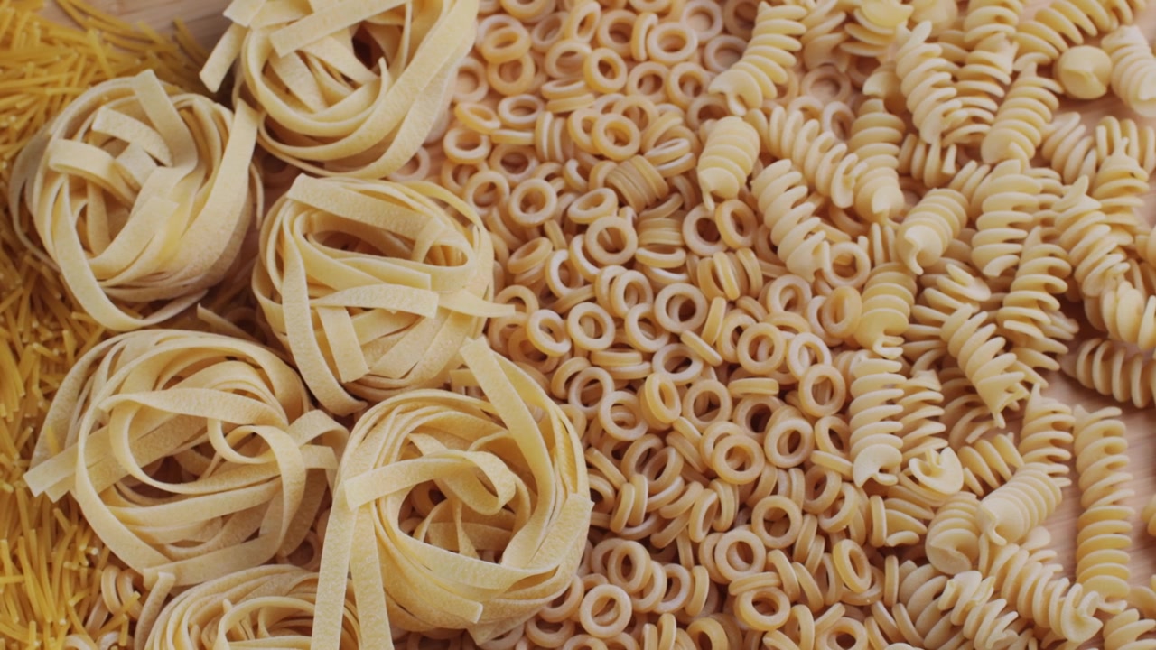 Assortimento di varietà di pasta secca italiana