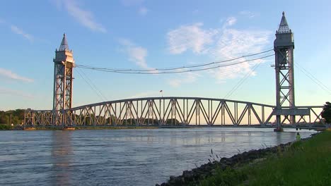 Cape-Cod-Train-Bridge-Beschleunigt-Um-500