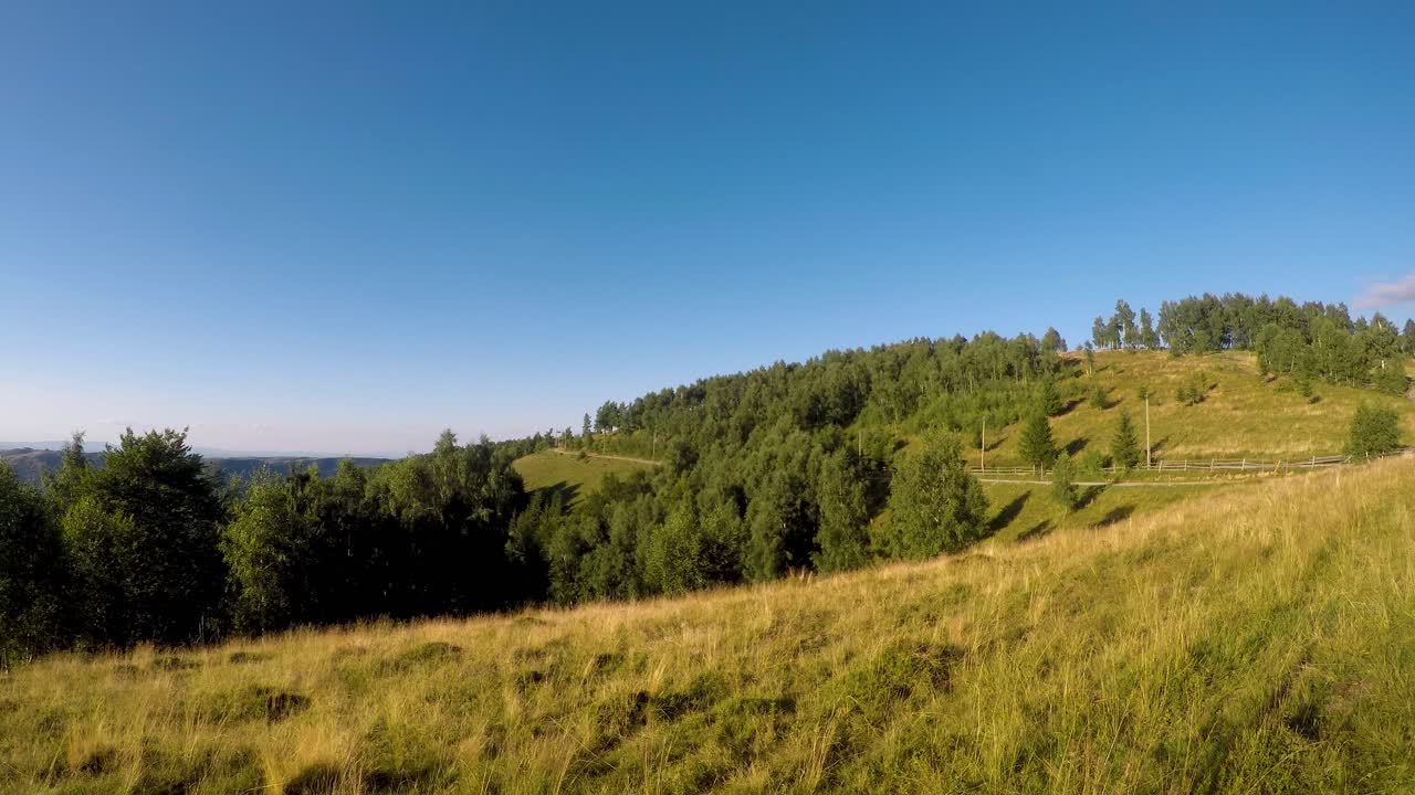 처음에는 맑은 하늘이었다가 일몰 시간에 구름이 다가오기 시작합니다.
