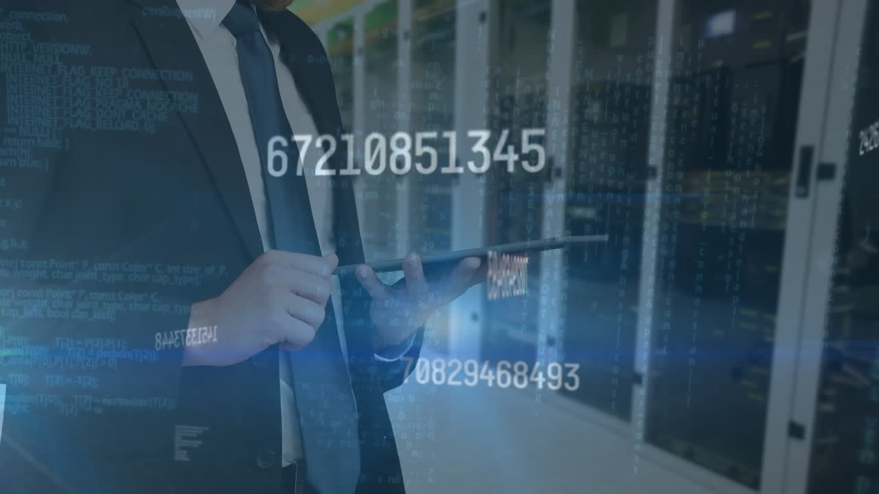 animación de procesamiento de datos sobre empresario caucásico usando tableta por servidores de computadora