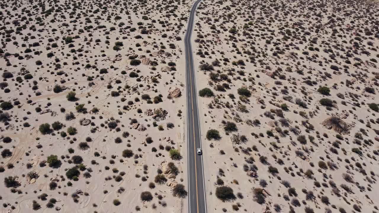 사막 도로 공중 사진